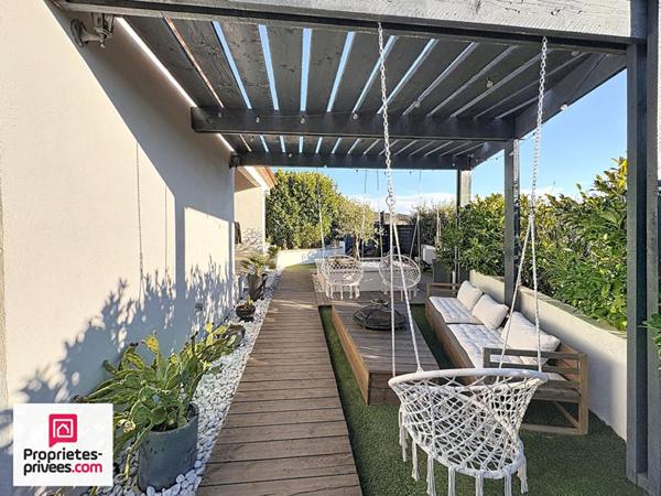 VILLA T5 AVEC PISCINE ET GARAGES