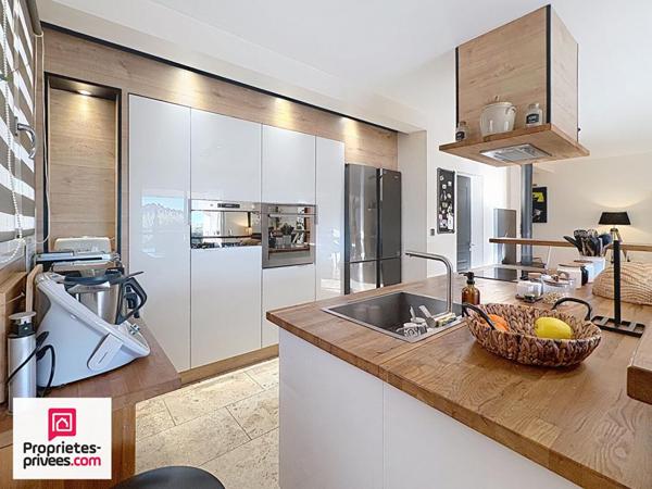 VILLA T5 AVEC PISCINE ET GARAGES