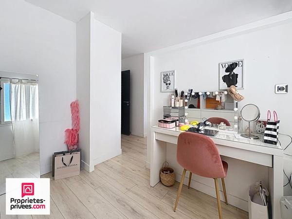 VILLA T5 AVEC PISCINE ET GARAGES