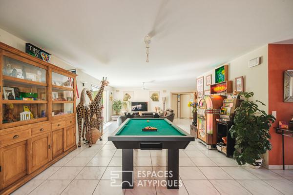 Maison moderne de plain-pied au cadre verdoyant