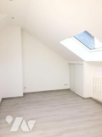 Immeuble situé sur le port  comprenant; 

Au rez-de-chaussée : Un local commercial d'environ ...