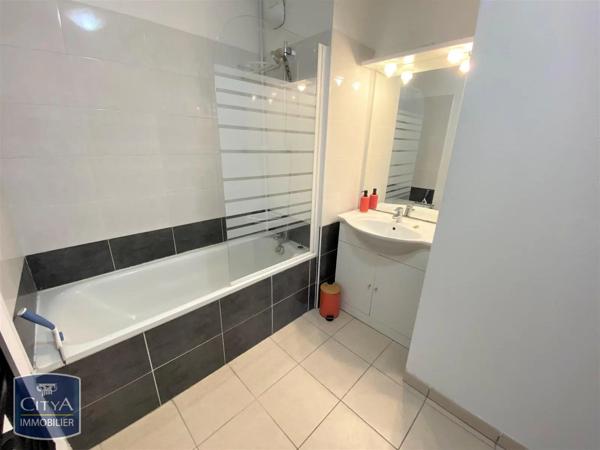 Appartement à louer 2 pièces 46.1m² Miramas (13140)
