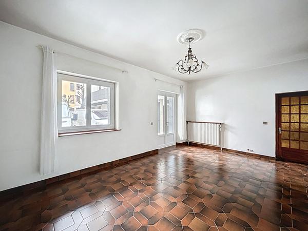 Maison de Ville mitoyenne de 5 pièces 116 m² avec fort potentiel Hypercentre d'AIX LES BAINS avec stationnement