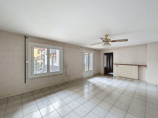 Maison de Ville mitoyenne de 5 pièces 116 m² avec fort potentiel Hypercentre d'AIX LES BAINS avec stationnement