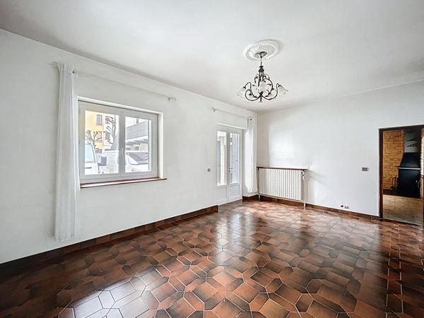 Maison de Ville mitoyenne de 5 pièces 116 m² avec fort potentiel Hypercentre d'AIX LES BAINS avec stationnement