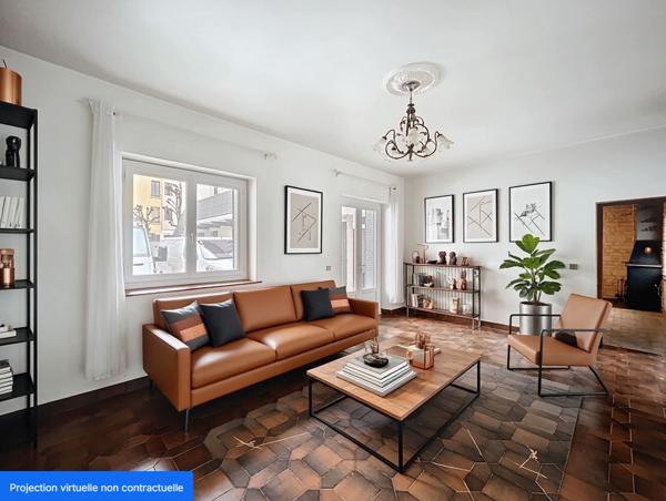 Maison de Ville mitoyenne de 5 pièces 116 m² avec fort potentiel Hypercentre d'AIX LES BAINS avec stationnement