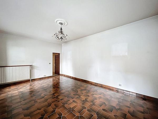 Maison de Ville mitoyenne de 5 pièces 116 m² avec fort potentiel Hypercentre d'AIX LES BAINS avec stationnement