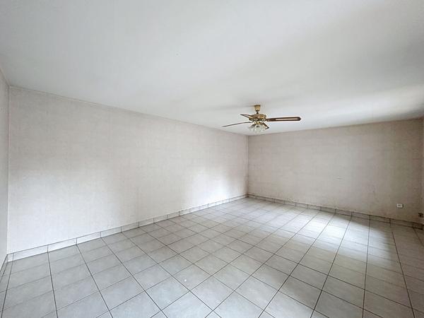 Maison de Ville mitoyenne de 5 pièces 116 m² avec fort potentiel Hypercentre d'AIX LES BAINS avec stationnement