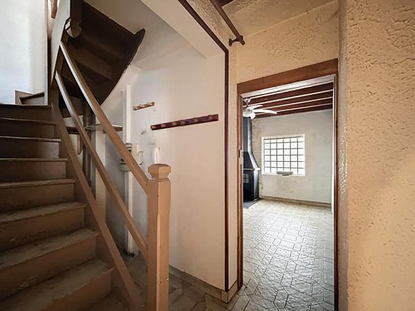 Maison de Ville mitoyenne de 5 pièces 116 m² avec fort potentiel Hypercentre d'AIX LES BAINS avec stationnement