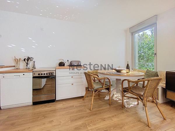 Charmante maison de ville entièrement rénovée comprenant 3 chambres, terrasse et jardin