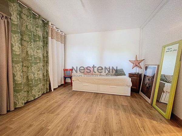 Charmante maison de ville entièrement rénovée comprenant 3 chambres, terrasse et jardin