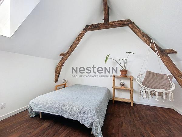 Charmante maison de ville entièrement rénovée comprenant 3 chambres, terrasse et jardin