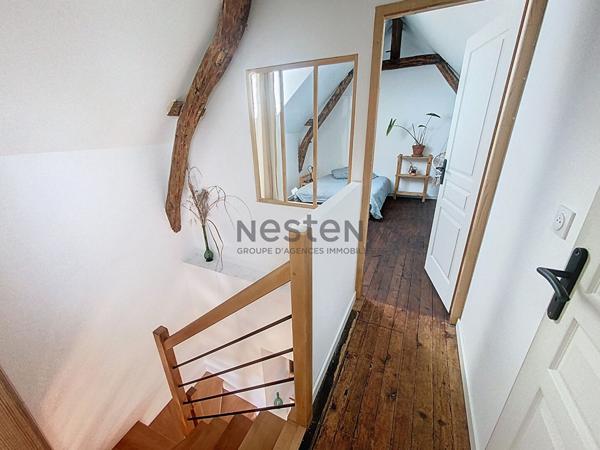 Charmante maison de ville entièrement rénovée comprenant 3 chambres, terrasse et jardin