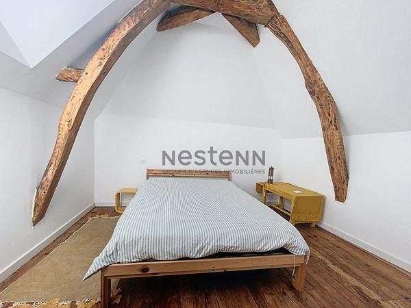 Charmante maison de ville entièrement rénovée comprenant 3 chambres, terrasse et jardin