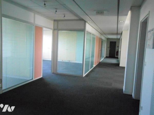 Immeuble - Locaux d’entreprise (bureaux)