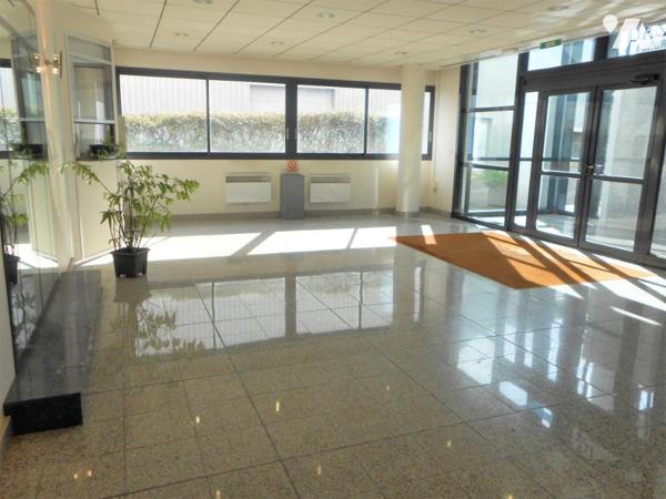 Immeuble - Locaux d’entreprise (bureaux)