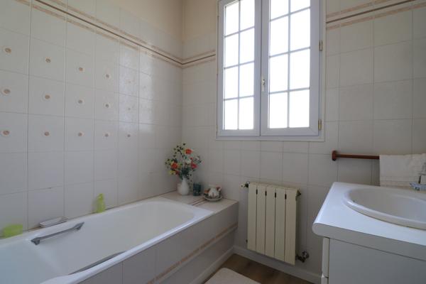 ROYAN - QUARTIER DU PARC - 150 M PLAGE - MAISON 3 CHAMBRES avec JARDIN