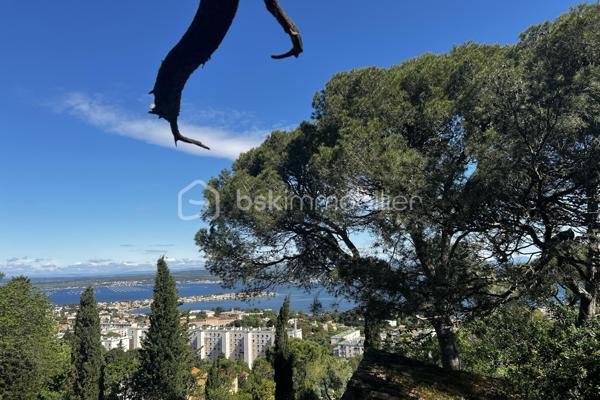 Terrain de 2 380 m²