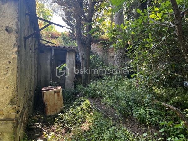 Terrain de 2 380 m²