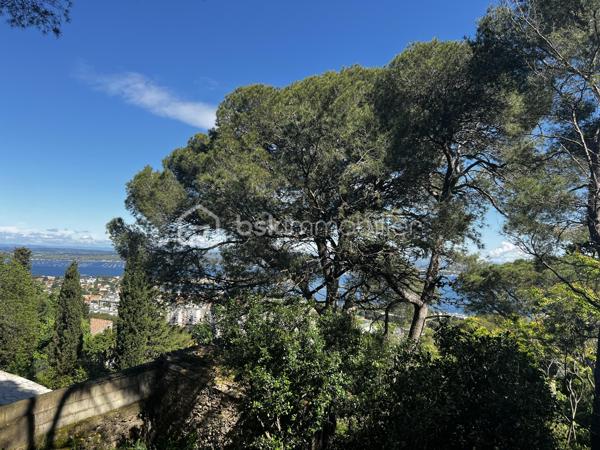 Terrain de 2 380 m²