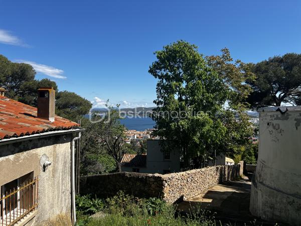 Terrain de 2 380 m²