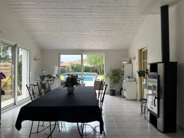 AUBIGNY LES CLOUZEAUX, maison d'architecte 180 m², 5 chambres, 1180 m² terrain clos.