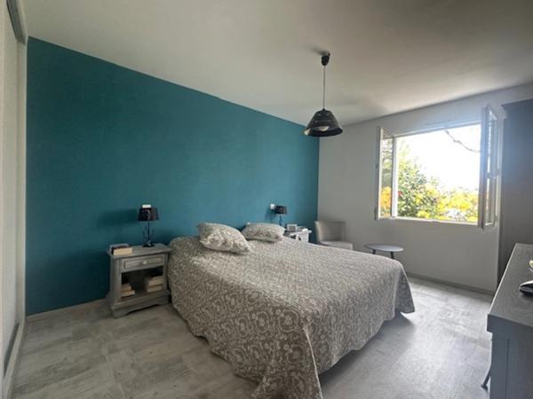 AUBIGNY LES CLOUZEAUX, maison d'architecte 180 m², 5 chambres, 1180 m² terrain clos.