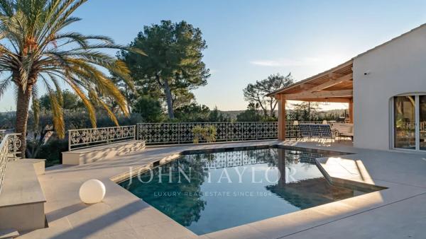 Biot - Magnifique Villa dans un Domaine Prestigieux