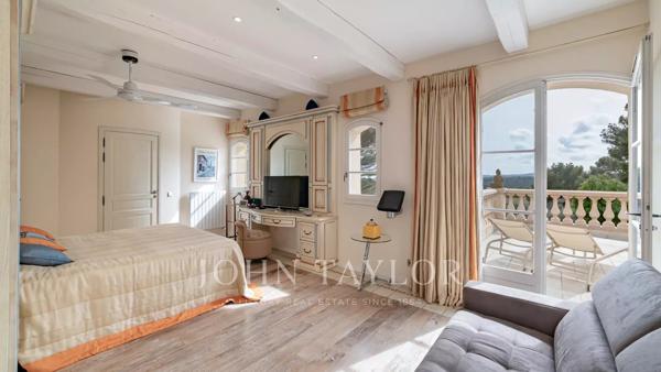 Biot - Magnifique Villa dans un Domaine Prestigieux