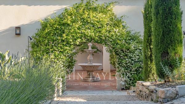 Biot - Magnifique Villa dans un Domaine Prestigieux