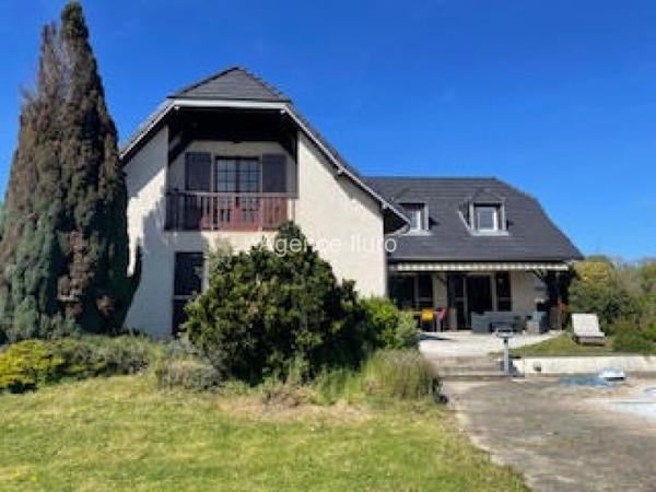 Maison - Proximite oloron-sainte-marie - Réf.:205401 PROXIMITE IMMEDIATE OLORON - CHARMANTE VILLA AUX BEAUX VOLUMES AVEC PISCINE ET DEPENDANCE -