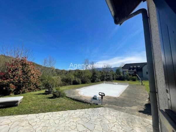 Maison - Proximite oloron-sainte-marie - Réf.:205401 PROXIMITE IMMEDIATE OLORON - CHARMANTE VILLA AUX BEAUX VOLUMES AVEC PISCINE ET DEPENDANCE -