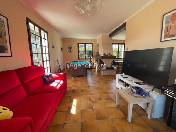 Maison - Proximite oloron-sainte-marie - Réf.:205401 PROXIMITE IMMEDIATE OLORON - CHARMANTE VILLA AUX BEAUX VOLUMES AVEC PISCINE ET DEPENDANCE -
