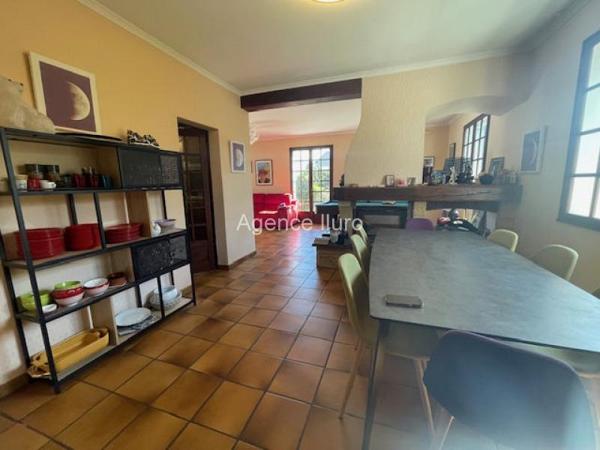 Maison - Proximite oloron-sainte-marie - Réf.:205401 PROXIMITE IMMEDIATE OLORON - CHARMANTE VILLA AUX BEAUX VOLUMES AVEC PISCINE ET DEPENDANCE -