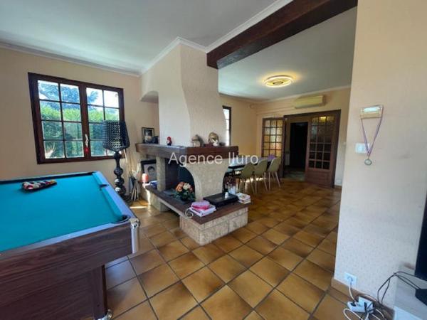Maison - Proximite oloron-sainte-marie - Réf.:205401 PROXIMITE IMMEDIATE OLORON - CHARMANTE VILLA AUX BEAUX VOLUMES AVEC PISCINE ET DEPENDANCE -