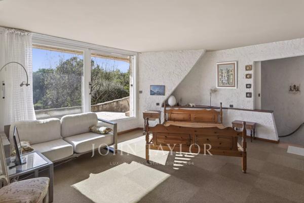 Sanary-sur-Mer – Villa d’architecte avec piscine, garage et aperçu mer