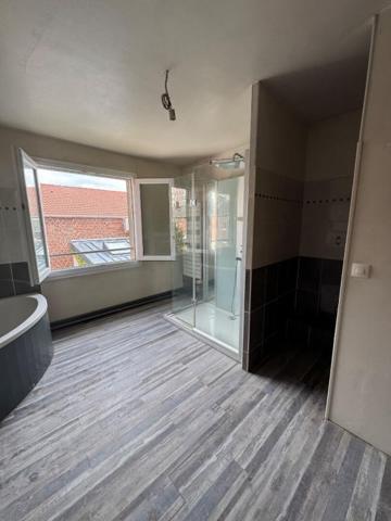 Maison  136m2 , 3 chambres , garage , cour de 70m2 en hyper centre-ville d'Amiens