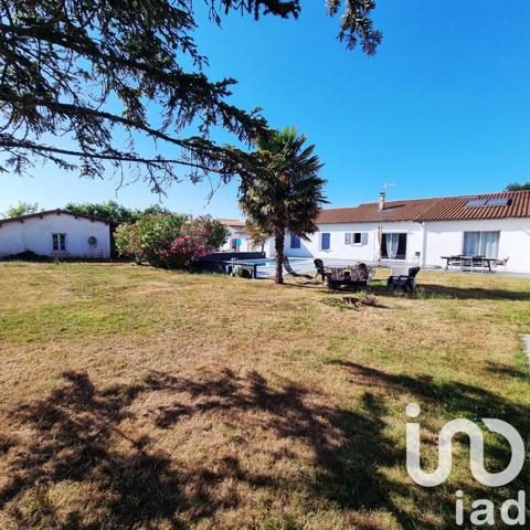 Maison à vendre 9 pièces 218 m² Aigondigné