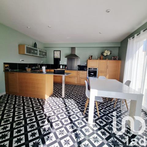 Maison à vendre 9 pièces 218 m² Aigondigné