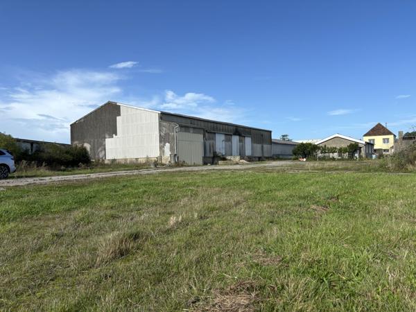 Vente
                Entrepôt / Local industriel1600 m² - CREANCES (50710)
