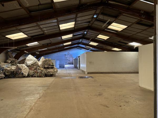 Vente
                Entrepôt / Local industriel1600 m² - CREANCES (50710)