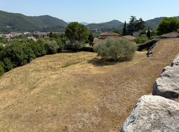 Lodève (34700) Terrain constructible de 2620m²
