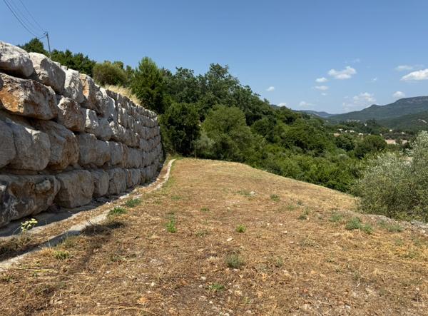 Lodève (34700) Terrain constructible de 2620m²