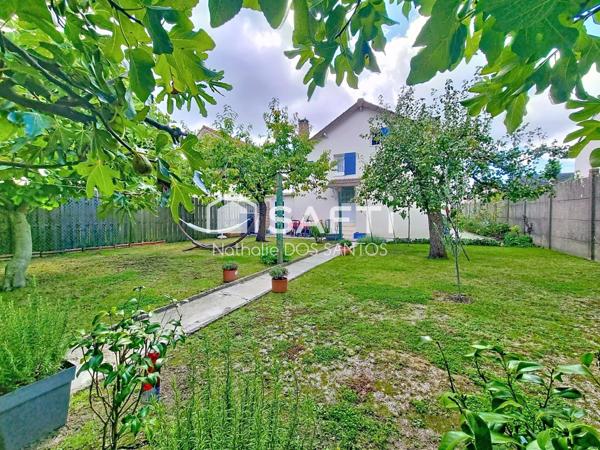 Maison 3 chambres avec joli jardin arboré