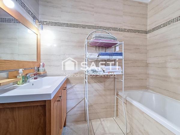 Maison 3 chambres avec joli jardin arboré