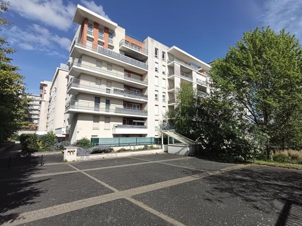 Très bel Appartement 3P avec extérieur au pied de la Gare RER de Cergy-le-Haut
