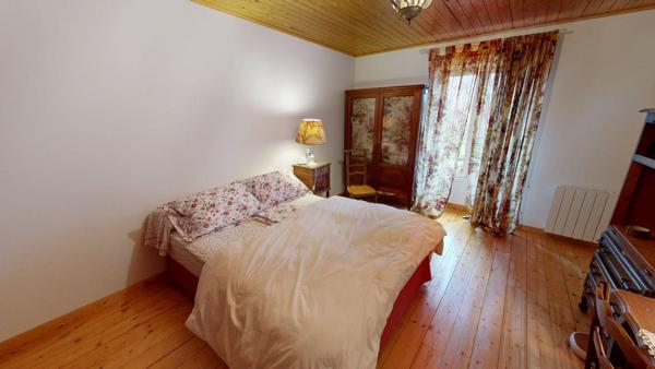 Maison de village de 110 m² avec garage.