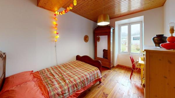 Maison de village de 110 m² avec garage.