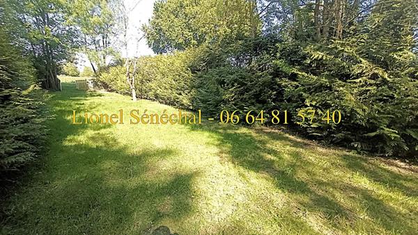 Terrain de loisirs de plus de 800 m2  + un abri en dur de plus de 20 m2avec un abri au bord de la rivière à La Guierche
