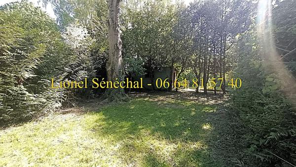 Terrain de loisirs de plus de 800 m2  + un abri en dur de plus de 20 m2avec un abri au bord de la rivière à La Guierche